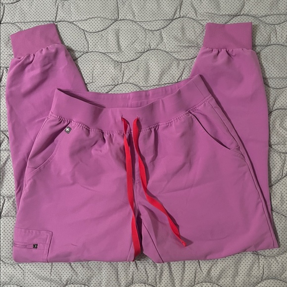 Figs  Pink Scrub Set with Red Drawstring - Picture 3 of 3